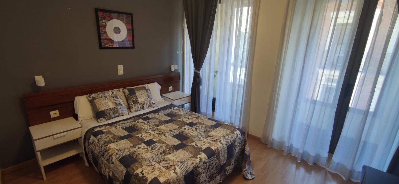 Hostal Felipe V Madrid Exteriör bild