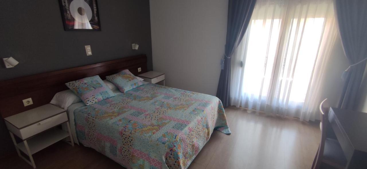 Hostal Felipe V Madrid Exteriör bild