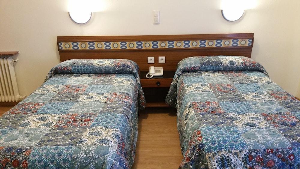 Hostal Felipe V Madrid Exteriör bild