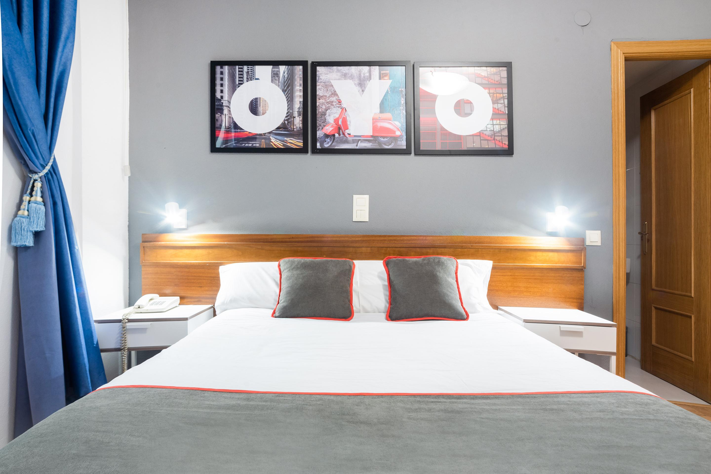 Hostal Felipe V Madrid Exteriör bild