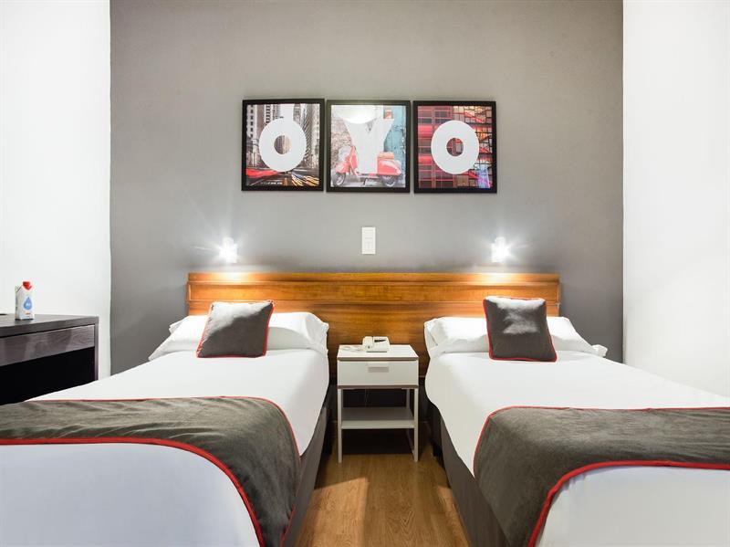 Hostal Felipe V Madrid Exteriör bild